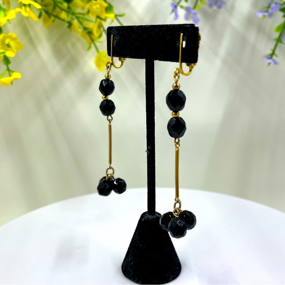 Celebrity Signed Vintage Genuine Black Crystal Dangle Clip on Earrings - Picture 4 of 5